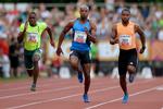 Comeback. Asafa Powell (i midten) har hvert år siden 2004 løbet under 10,00 sekunder. 