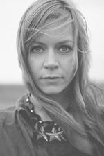 Sangerinde. Ane Trolle udgav sin solodebut 'Honest Wall' i 2012. 