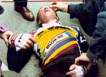 Styrt. Cykelrytteren Jesper Skibby pådrog sig et dobbelt kraniebrud efter et styrt i løbet Tirreno Adriatico i marts 1993. Fire måneder senere vandt han en etape i Tour de France. 