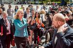 Spekulationer. På vej videre i et presset topmøde-program har Helle Thorning-Scmidt igen måtte svare på spørgsmål om sit eventuelle kandidatur til posten som EU-præsident. Her ankommer hun til topmødet i Bruxelles. 
