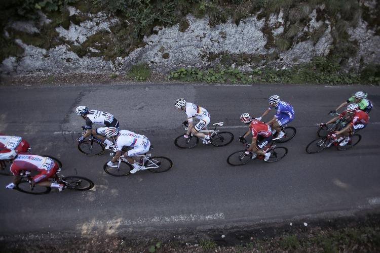 Der er lagt op til  våbenhvile mellem de bedste i det samlede klassement på den 185,5 km lange 12. etape fra Bourg-en-Bresse til Saint-Etienne. 