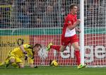 Skifte. Matthias Ginter (th) regnes for det største forsvarstalent i tysk fodbold. 