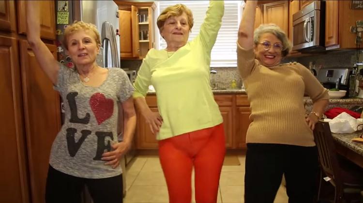 DILLE. Man ved, at en danse-trend har nået sit højdepunkt, når først videoer med bedstemødre i færd med at udføre dansen, går viralt på nettet. 