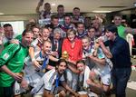 Mutti. Angela Merkel har været tysk regeringschef siden 2005. I søndags holdt hun fri og festede sammen med forbundspræsident Joachim Gauck i Rio de Janeiro med de nykårede, tyske verdensmestre i fodbold. Foto: Guido Bergmann/AP og den tyske regering. 