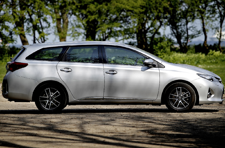 Forlænget. Toyota Auris Touring Sports er knap 30 centimeter længere end hatchback-udgaven, og har væsentlig mere plads i bagagerummet. 
