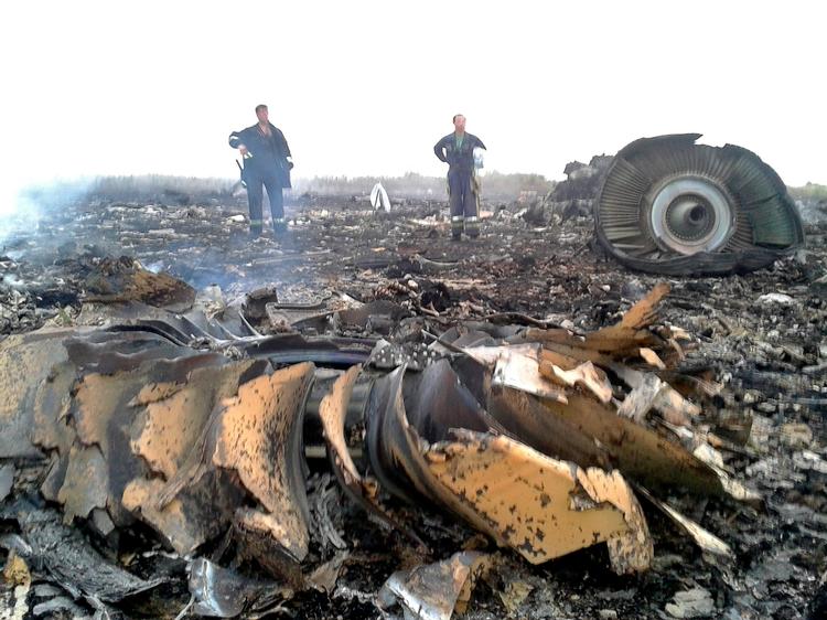 Tilintetgjort. De første billeder fra nedstyrtningsstedet er begyndt at komme fra Ukraine. Ingen har overlevet. 