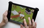 Spil. Google indgår nu aftale med EU, der skal gøre det sværere for børn at købe familien fattig i tilkøb i onlinespil, Apple har endnu ikke indgået en lignende aftale med EU. 