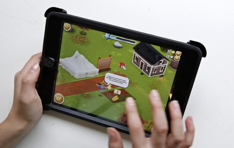 Spil. Google indgår nu aftale med EU, der skal gøre det sværere for børn at købe familien fattig i tilkøb i onlinespil, Apple har endnu ikke indgået en lignende aftale med EU. 