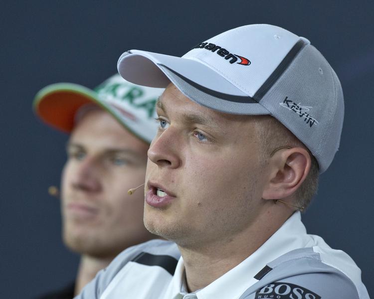 Træning. Kevin Magnussen er begyndt at få fart i sin Formel 1-racer. Ved den afsluttende træning forud for søndagens løb blev han således nummer seks. 