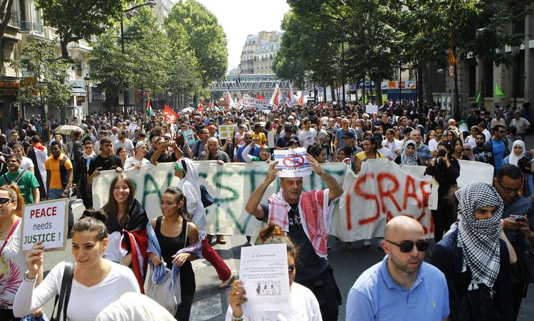Unikt. I Paris var der lørdag demonstrationer imod den israelske stats handlinger i Gaza, selvom konflikten ifølge forsker Virgil Hawkins er opprioriteret i forhold til lidelsernes omfang. 