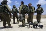 Militært. Israelske soldater på grænsen til Gaza. Den israelske hær er i gang med en større landoffensiv i Gaza. 