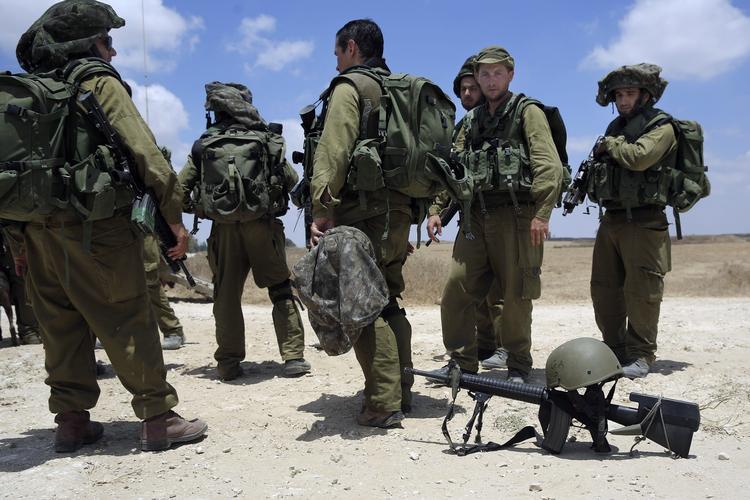 Militært. Israelske soldater på grænsen til Gaza. Den israelske hær er i gang med en større landoffensiv i Gaza. 