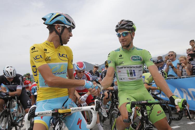 Trøjer. Det blev heller ikke i dag, at Peter Sagan (Cannondale) kunne vinde en etapesejr i årets Tour de France. Her ses han sammen med Vincenzo Nibali før etapen. 