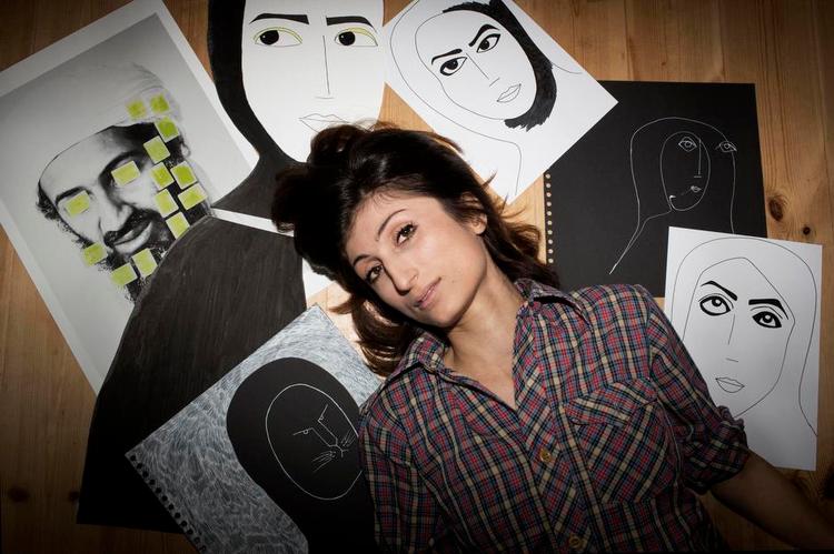 Provokatør. 31-årige Firoozeh Bazrafkan blev født i Iran, voksede op i Danmark og blev uddannet fra Det Jyske Kunstakademi i 2008. Hun er kendt for sin islamkritiske kunst. 