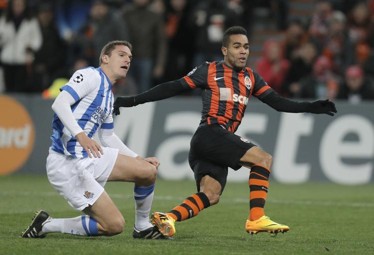 Spillerstrejke. Alex Teixeira er ifølge Shakhtar Donetsk-præsident Rinat Akhmetov en af seks Shakhtar-spillere, der har nægtet at rejse med holdet hjem til den uroplagede østukrainske by Donetsk efter en træningskamp i Lyon i Frankrig. 