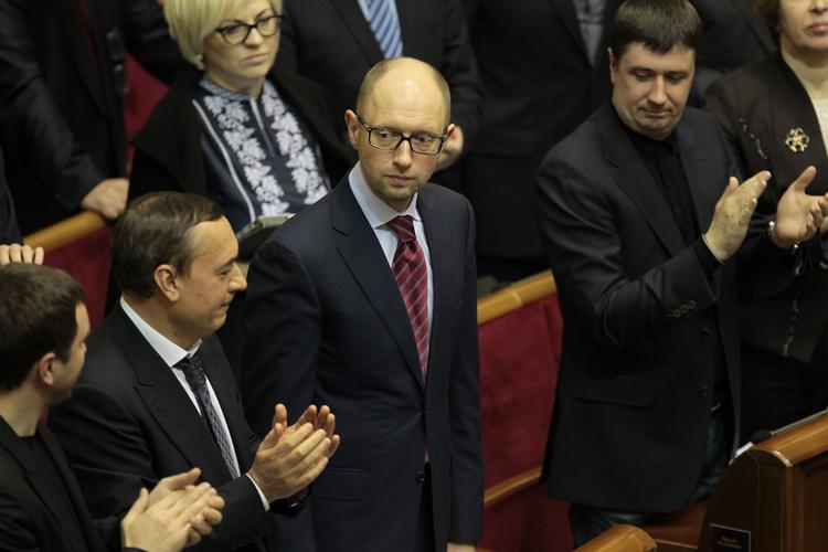 Jatsenjuk. Billedet her er fra februar, hvor Arsenij Jatsenjuk blev ny ministerpræsident i Ukraine. I dag taler han dunder til Vladimir Putin. 