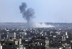 Internationalt. Røg stiger op fra huse i det nordlige Gaza, efter at Israel har angrebet området. 