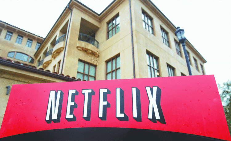 Netflix har nu 50 millioner brugere i 40 lande. I september kommer nogle af de største, europæiske lande med i folden, så tjenesten kan nå endnu flere mennesker. (Foto: AP Photo/Paul Sakuma) 