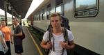 Klar. Jakob Leth, her fotografet på en station i Serbien, er af sted på sin første Interrail-tur. FOTO: Privat 