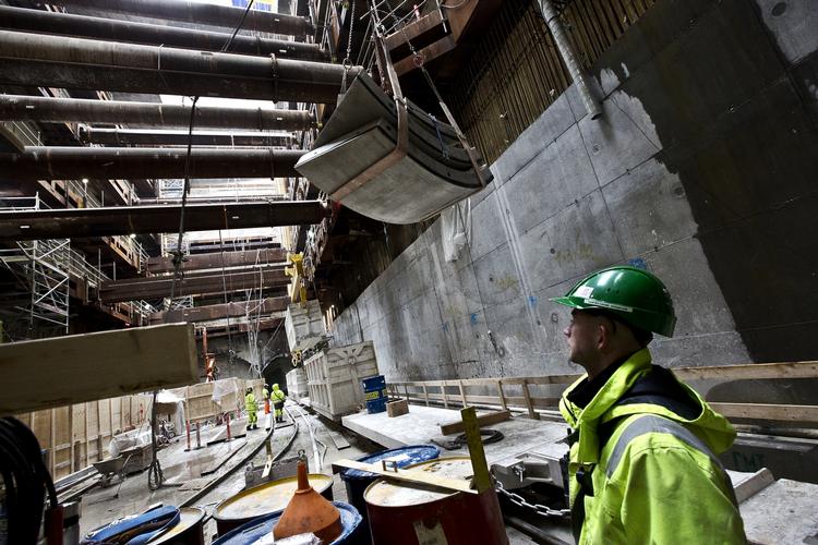Dobbelt-skandale. Metrobyggeriet har ikke kun problemer med arbejdsmiljøet, men kæmper også med det ydre miljø. 