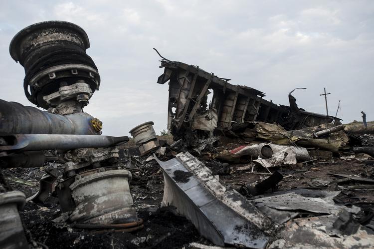 Flystyrt. Vraget efter Malaysia Airlines MH 17. Ukraine fremsætter nye beskyldinger, om Ruslands involvering i den formodentlige nedskydning af det civile passagerfly. 