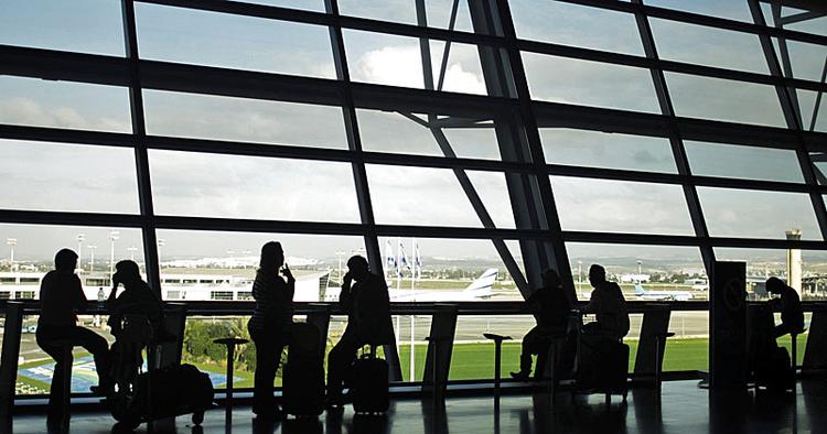 Aflysninger. Langt de fleste selskaber - bortset fra israelske El Al - holder pause med flyvninger til Tel Aviv i Israel. 