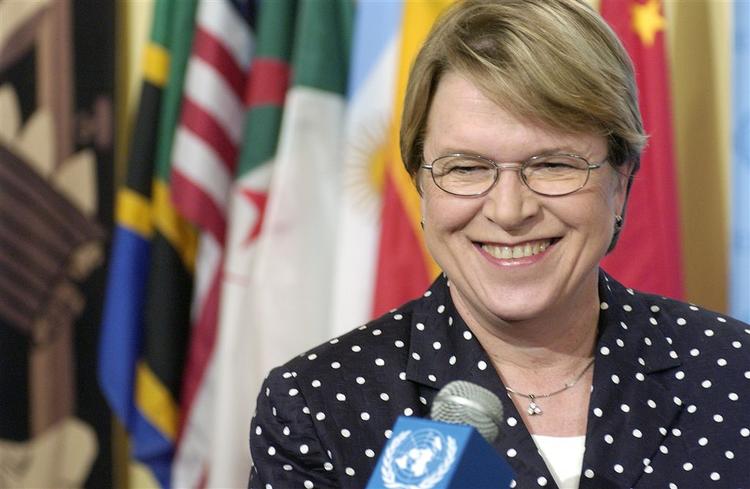 Udsending. Den 65-årige diplomat Ellen Margrethe Løj får ros af FN's generalsekretær, Ban Ki-moon. 
