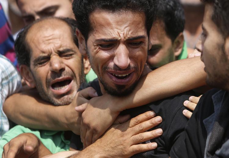 Internationalt. Syv medlemmer af dem samme, palæstinensiske familie, er blevet dræbt og blev begravet i Beit Lahiya i det nordlige Gaza. 