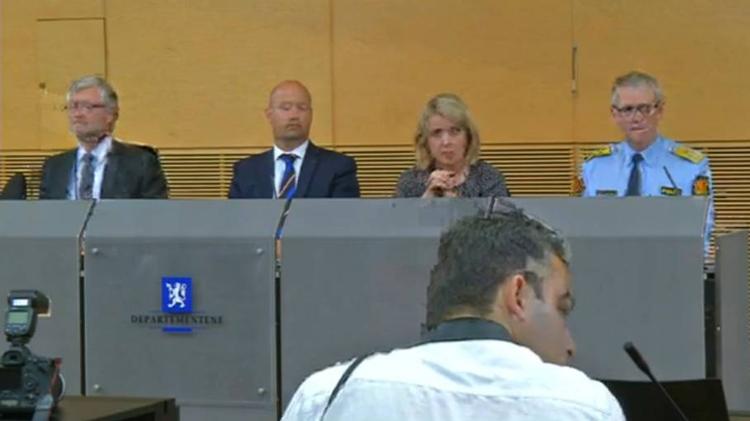 Voldsomt. Chefen for den norske sikkerhedstjeneste, politichefen og justitsministeren er blandt deltagerne på dagens pressemøde i Oslo, hvor offentligheden informeres om et muligt forestående terrorangreb i Norge.. 