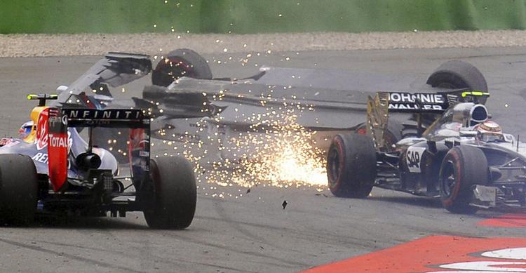 frikendt. Sammenstøddet mellem  Felipe Massa og Kevin Magnussen sendte brasilianerens racer ud på en lufttur. 