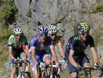 overskud. Den førende italiener, Vincenzo Nibali (nummer to fra højre), har ikke set voldsomt presset ud, når han følger med de øvrige topryttere på de stejle stigninger i Touren. 