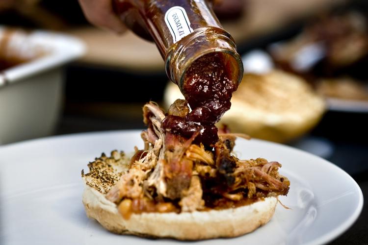 Madtrend. Den langtidsstegte nakkefilet, bedre kendt som pulled pork, har danskerne i den grad taget til sig. Læs hele dens historie her. 