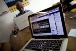 Hælervarer. Alaa T købte en brugt computer i god tro. Den viste sig at være en hælervare. 