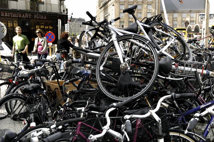 Langtidsparkering. Firmaer som Cykelstativet gør, at københavnere ikke længere blot kan parkere cyklen, som det passer en. 
