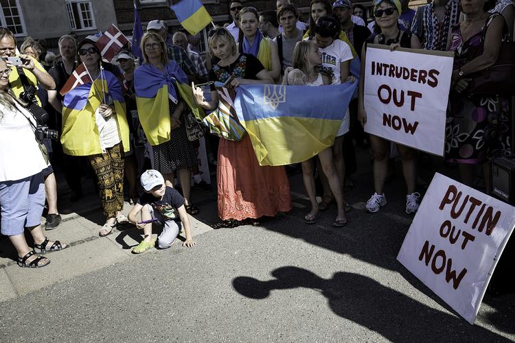 PROTEST. Flere gange under demonstrationen mod Ruslands invasion af Krim sang demonstranterne den ukrainske nationalsang. 