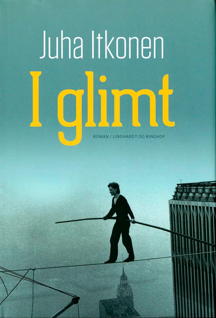 Ambitiøst. Det er et ambitiøst projekt, den finske forfatter Juha Itkonen (f. 1975) har givet sig i kast med. (Fotoet er fra forsiden af bogen) 