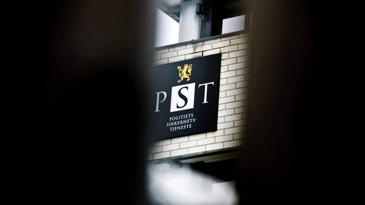 Årvågen. Den norske efterretningstjeneste tager ingen chancer. Alle er i højeste beredskab. 