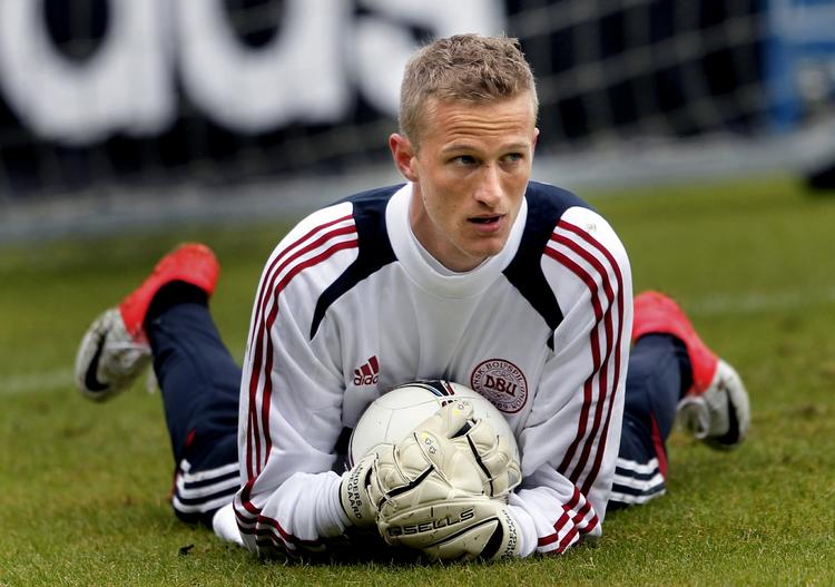 Fortjeneste. Ifølge NRK får OB og Aalsund cirka 4,5 millioner kroner til deling, efter at Anders Lindegaard har spillet sin kamp nummer 25 for Manchester United. 