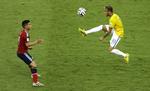 ubevidst. Neymar (th) udfører meget komplekse bevægelser med en bold uden at tænke på, hvad han gør i øjeblikket. 