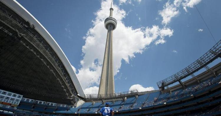 Vartegn. CN Tower var en gang verdens højeste tårn. Udsigten er stadig en attraktion 