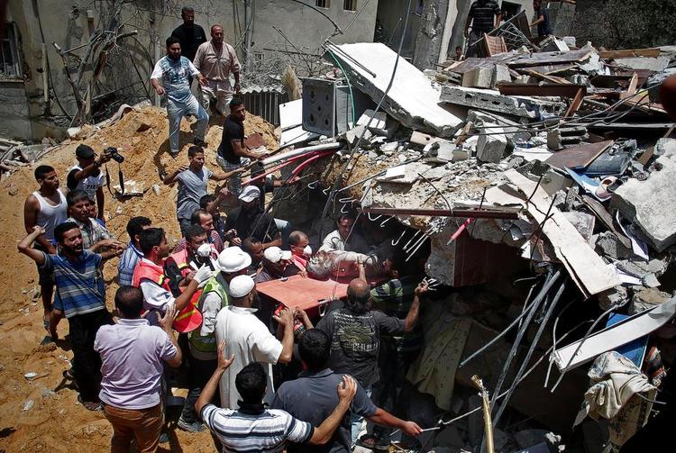 krigsforbrydelser? Palæstinenserne retter anklager om vilkårlige drab på civile mod Israel. Til gengæld mener Israel, at Hamas bruger civile som skjold mod bomberne. 