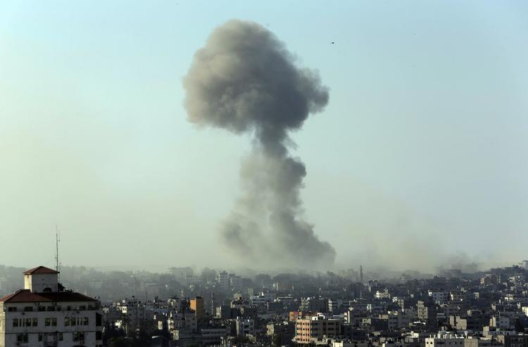 pause. De stridende parter i den væbnede konflikt omkring Gaza er blevet enige om at indstille skydningen mod hinanden i en såkaldt humanitær våbenhvile, der skal give de civile palæstinensere mulighed for at skaffe mad, vand og andre forsyninger. 