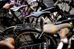 Cykelkaos. Nogle roser på Facebook Cykelstativet ApS for at rydde op i byen. Men andre raser og kalder fremfærden for »brugstyveri« af cyklerne. 