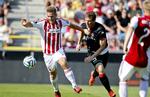 Superliga. Morten Duncan Rasmussen ((FCM) i kamp med Kenneth Emil Petersen fra AaB. 