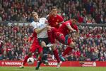 skifte? Daniel Agger (midt) har tidligere udtalt, at den eneste klub, der kan lokke ham væk fra Liverpool, er Barcelona. Nu kan danskeren måske blive genforenet med den tidligere holdkammerat, Luis Suarez (th), i den spanske klub. 