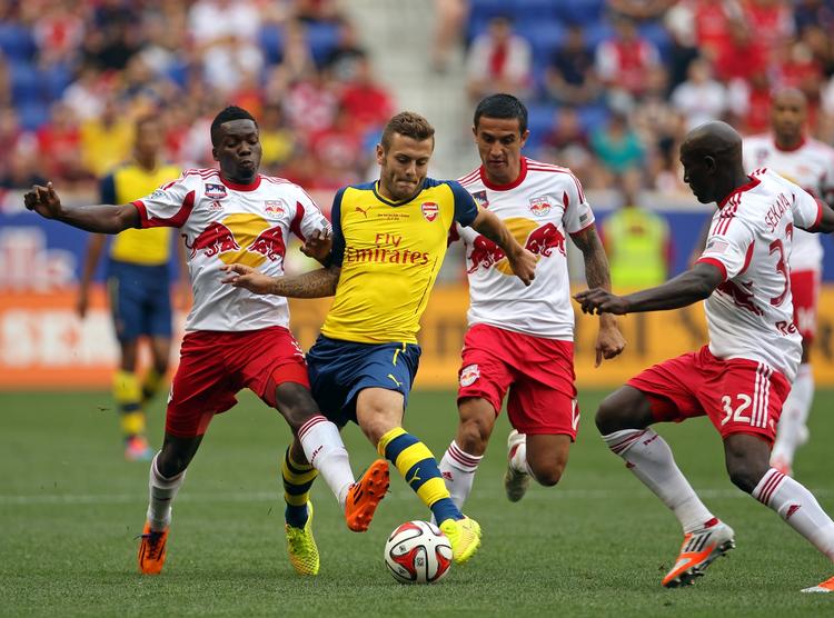 rygestop. Jack Wilshere (i gul trøje)  fik en halvleg for Arsenal i kampen lørdag mod New York Red Bulls, som amerikanerne  vandt 1-0. 