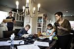 Pres. Mange børnefamilier kan have svært ved at balancere familielivet med en længere arbejdsuge. 
