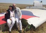 Tragedie. Australske Jerzy Dyczynski og Angela Rudhart-Dyczynski mistede deres 25-årige datter Fatima ved flystyrtet. De rejste igennem det uroprægede område for at se vraget med egne øjne. 