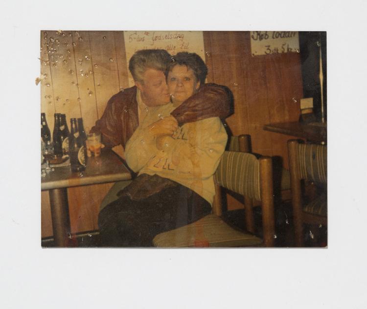 øl-ode. Luna Signe Hørdum Nielsens bog er en ode til de traditionelle ølværtshuse, som der bliver færre og færre af på Nørrebro. Bogen rummer gode fortællinger fra de brune værtshuse, som også studerende i 20'erne er begyndt at frekventere. 