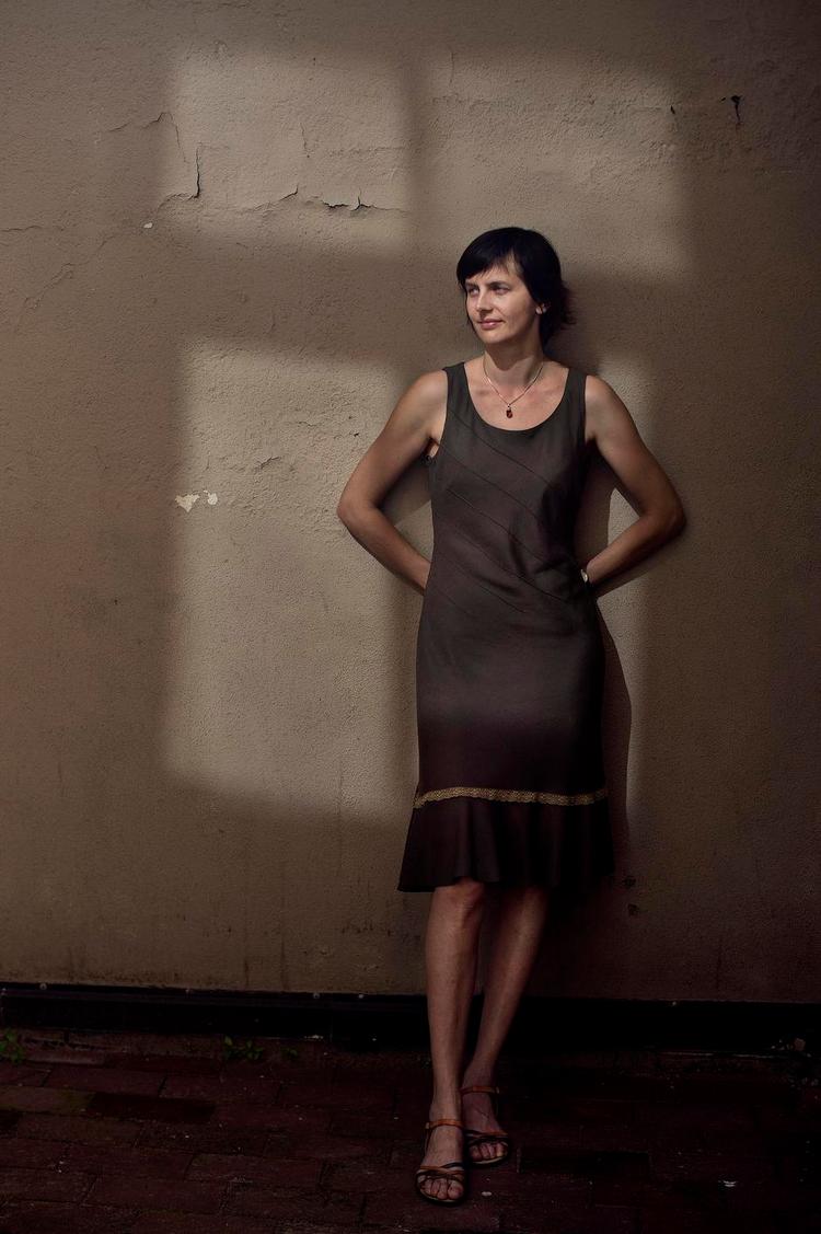 misforstået? Elizabete Krivcova er lettisk statsborger, men kæmper som menneskerettighedsadvokat og formand for organisationen Konventet for de ikke-repræsenterede for de russisktalende letter uden stemmeret og pas. Derfor bliver hun beskyldt for at være en del af en russisk plan om at undergrave landet. 